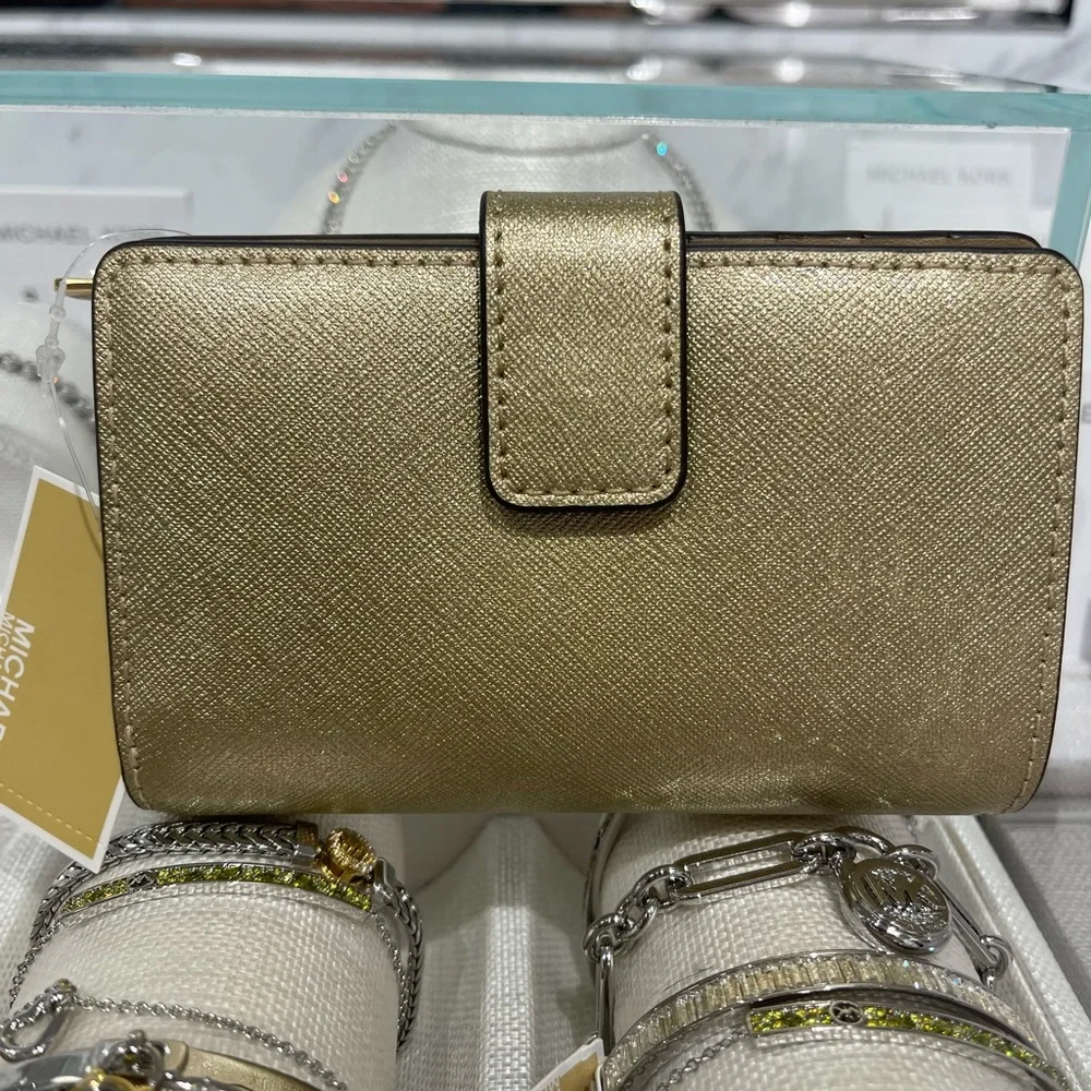 MICHAEL KORS Jet Set Md Zip CN Metallic Saffiano Leather BiFold Wallet Pale Gold
